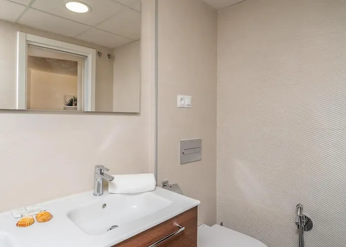 Couples Getaway By Costarentals - Ref 155 Apartman